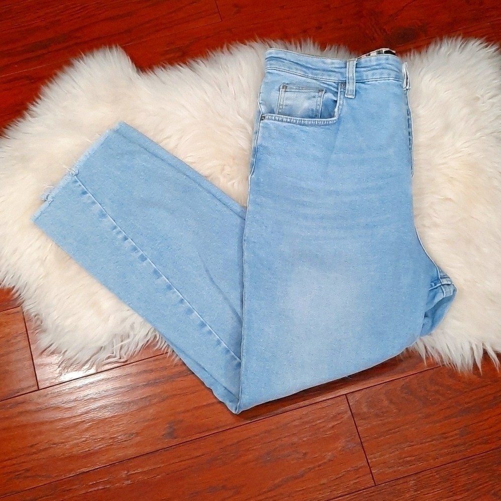 BDG Raw Hem Highwaisted Jeans